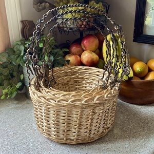 Set of 3 Woven Nesting Baskets w Metal Handles